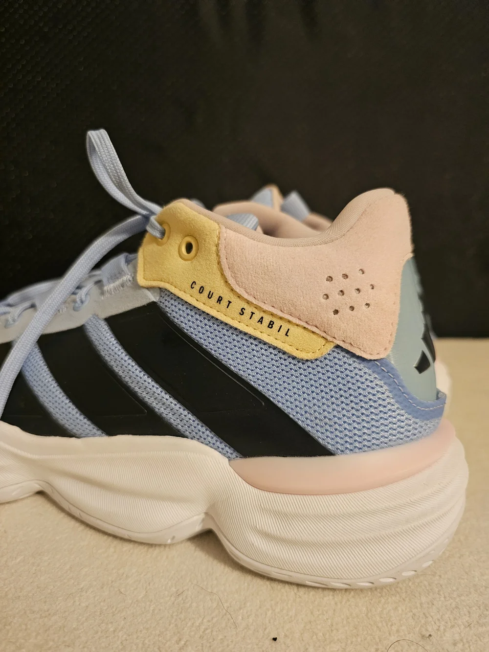WORN ONCE EXELLENT LIKE NEW! ADIDAS Wmns Court Stabil Athletic Snikers SZ 9.5